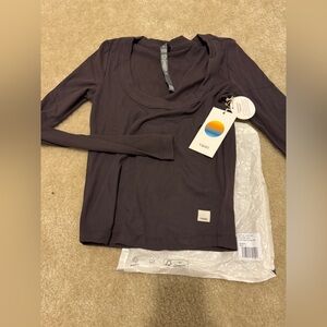 Vuori Women's Long Sleeve Pose Scoop Tee size S Sangria color